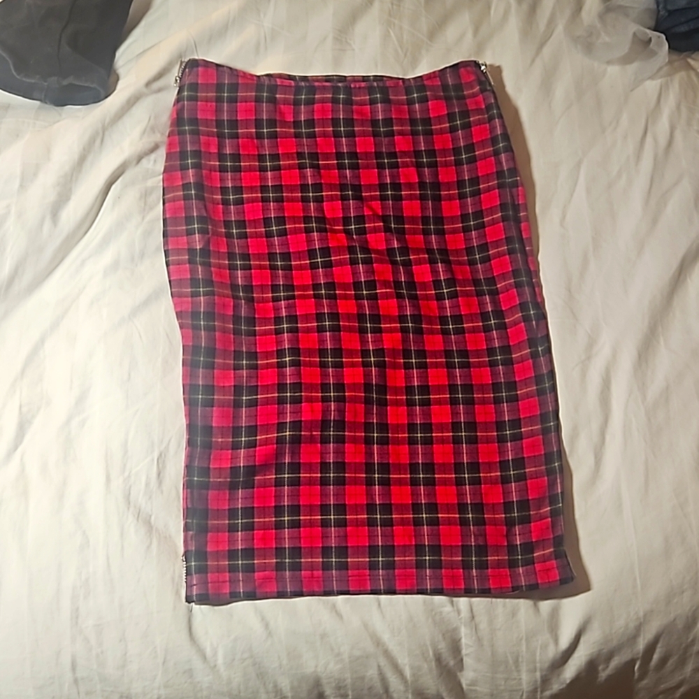 ZIPPERED Pencil Skirt